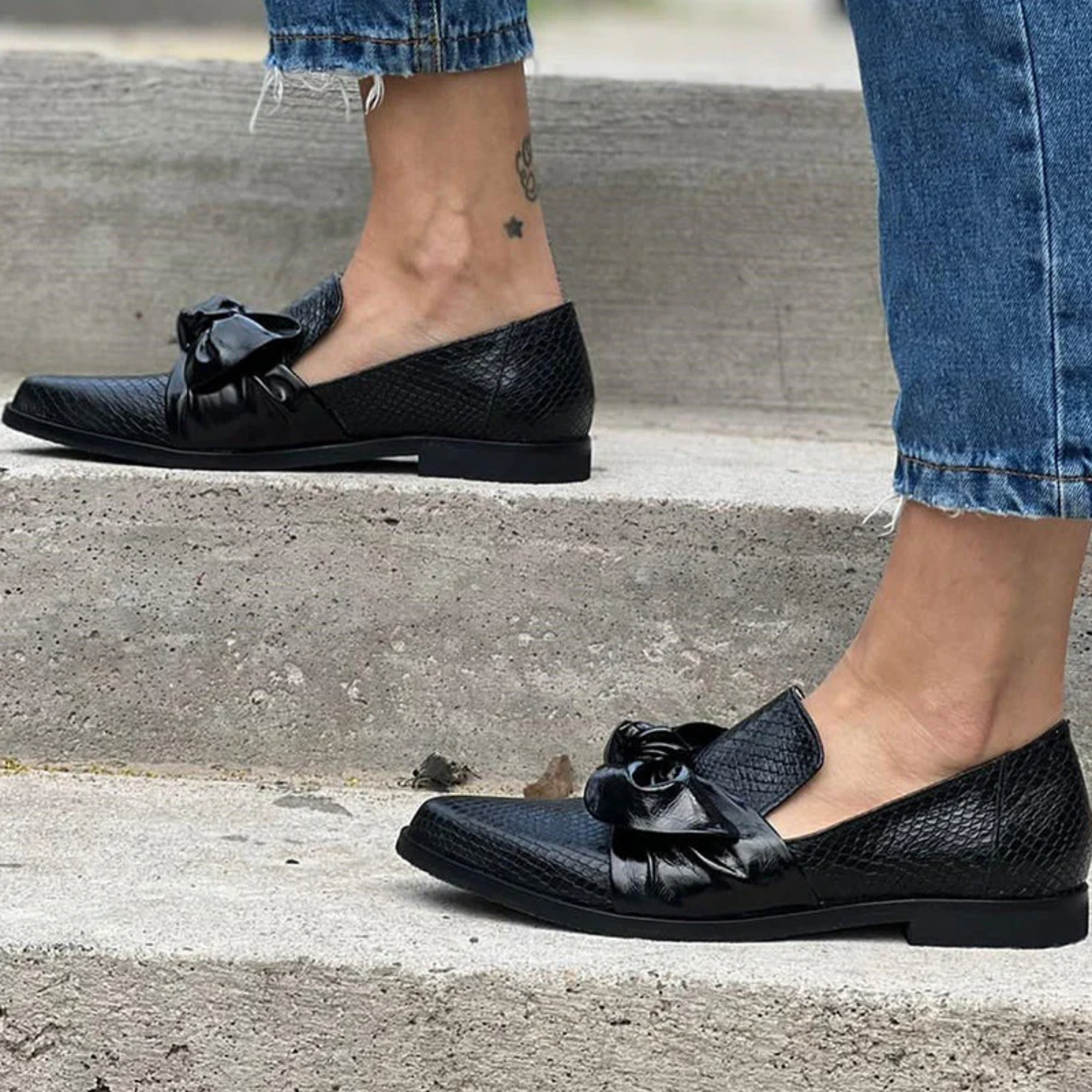ELISA | Loafer with Bow Detail