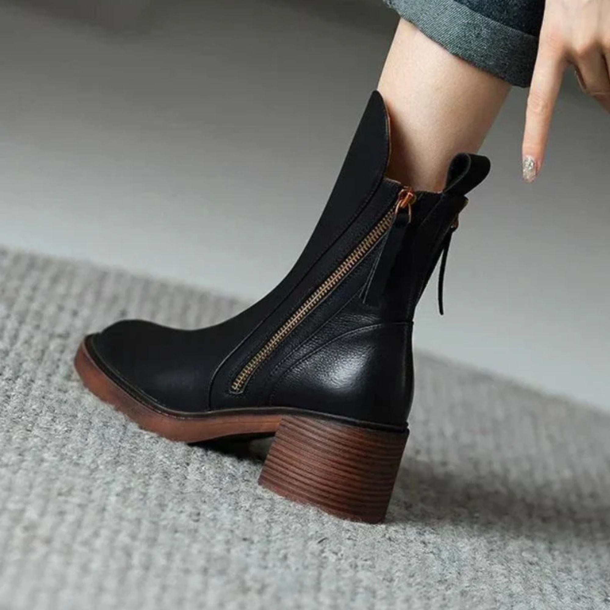 MAYA | Black leather ankle boots